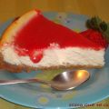 TARTA DE QUESO CON SALSA DE FRESAS