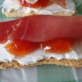 Tosta de jamón, queso y mermelada