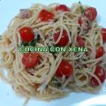 Espaguetis templados, con salsa verde, tomates[...]