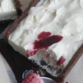 Tarta de crema de queso con jarabe de vino tinto
