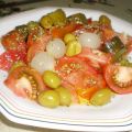 Ensalada de tomate y encurtidos