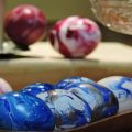 Pintando huevos de Pascua (y esmalte de uñas)