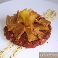 Steak tartar con patatas soufflé