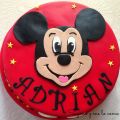 Tarta y galletas Mickey para Adrián
