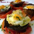 Huevos de codorniz en nidos de setas
