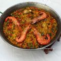 Paella de carne y langostinos