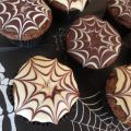 Cupcakes de tela de araña de chocolate para[...]