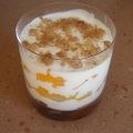 Copa de falso tiramisú de melocotón