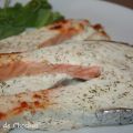 Salmón con crema de yogurt y eneldo.