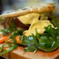 Hamburguesa en pan de pita y otras delicias[...]