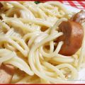 Espaguetis con salchichas y salsa a los tres[...]