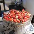Berries - White Chocolate and Pistachios PIZZA[...]