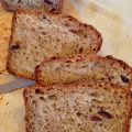 Pan con dátiles, miel y semillas de sésamo