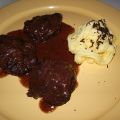 Carrilleras de cerdo guisadas al chocolate con[...]