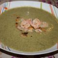 Crema de brócoli, gambas y almendras.