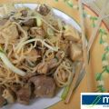 FIDEOS CHINOS CON CERDO SALTEADO, TOFU,[...]
