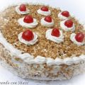 Tarta de crema y nata con crocanti