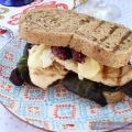 Sandwich de pollo con Camembert e higos[...]