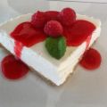 Cheesecake con coulis de frambuesas