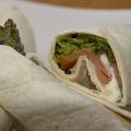 Wraps de salmón ahumado con salsa de mostaza y[...]