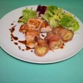 SALMÓN CON SALSA DE MIEL Y ROLLITOS DE PLATANO