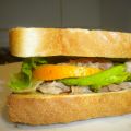 Cena rápida: Sandwich de atún, lechuga y naranja