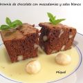 Brownie de chocolate con macadamias y salsa[...]