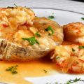 Merluza en salsa con gambones