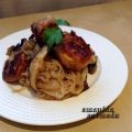NOODLES DE ARROZ CON SHIITAKE, TOFU FRITO Y[...]