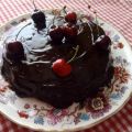 Pequeña sacher de cerezas