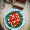 ENSALADA DE RUCULA, HABITAS Y PIMIENTOS DEL[...]