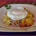 Patatas y huevos estrellados con anguriñas