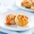 Aperitivos de tocino y queso en forma de monedas