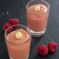 Crema de tomates, frambuesas y avellanas