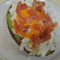AGUACATES RELLENOS DE  HUEVO