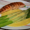 Salmón con espárragos trigueros y salsa de[...]