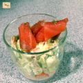 Vasito de salmón ahumado con aguacate y surimi.[...]
