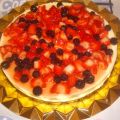 TARTA DE CHOCOLATE BLANCO, FRESAS Y MORAS