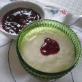 Mousse de limón con mermelada de grosellas