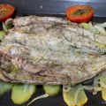 CORVINA AL HORNO CON PATATAS Y TOMATES