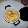 Salchichas con huevo en cocotte