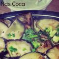 Ensalada templada de berenjena y salsa de yogur