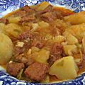 Patatas guisadas con pinchitos morunos