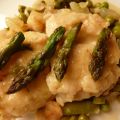 Meluza en salsa verde, con espárragos trigueros.