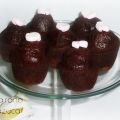 Magdalenas de chocolate y nubes (marshmallows)