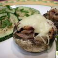 CHAMPIÑONES RELLENOS Y CALABACIN A LA MENTA
