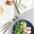 Ensalada de espinacas con queso feta y nueces