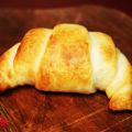 Croissants de beicon con queso