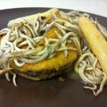 Merluza con gulas y espárragos