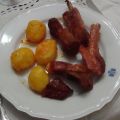 Costillas de cerdo adobadas, con patatitas al[...]